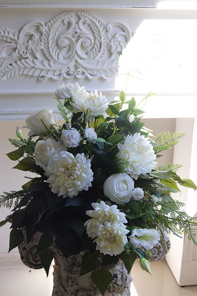 Białe Marzenie, wiązanka nagrobna na plastrze drewna