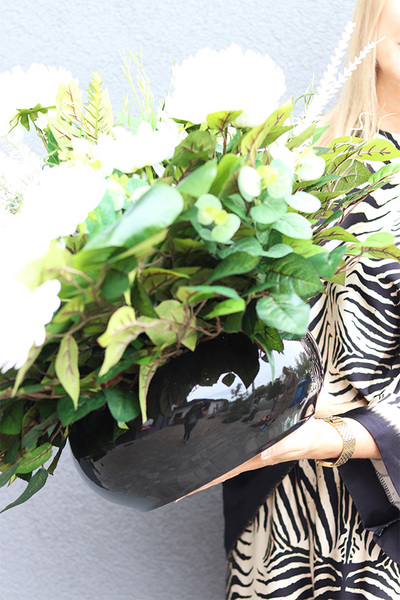 Biała Electra, kompozycja nagrobna w misie