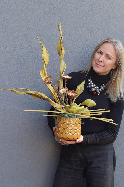 Dijon, żółta kompozycja kwiatowa z suszem