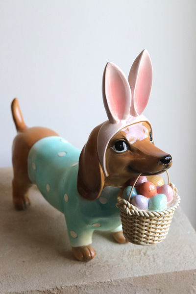 Jamnik na Wielkanoc, figurka ceramiczna