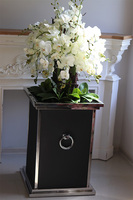 Monumento Royal, ekskluzywny storczyk podłogowy w metalowej donicy