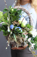 Klerona, kompozycja nagrobna w koszu