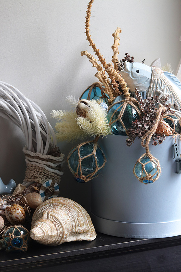 Morskie Opowieści, flowerbox marynistyczny z kotwicą