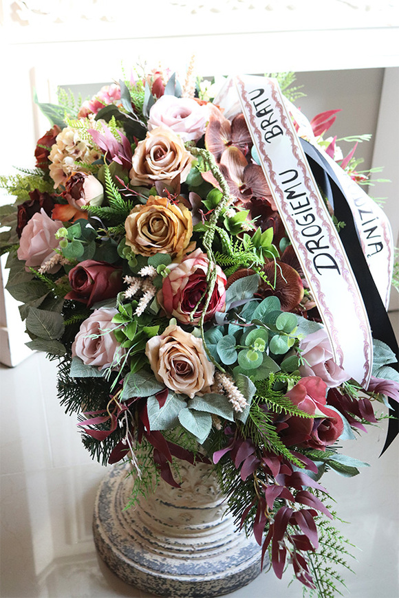 Boston Beige New, wiązanka pogrzebowa z wstęgą, dł.95cm