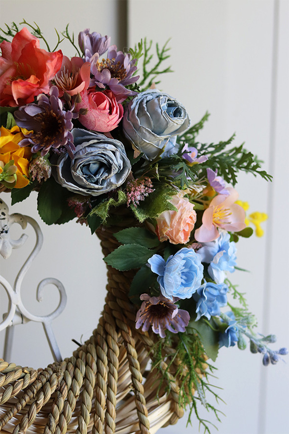 Katerite, asymetryczny wianek dekoracyjny