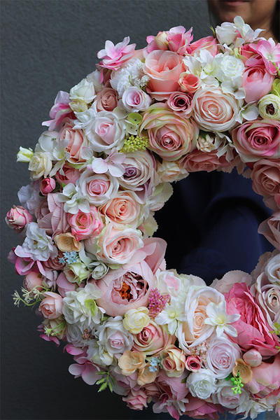 Bellatia Feranito, subtelny pastelowy wianek na drzwi, śr.50cm 