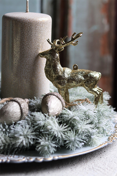 elegancki świąteczny stroik, Srebrzysta Kraina, na eleganckim talerzu, śr. 35cm