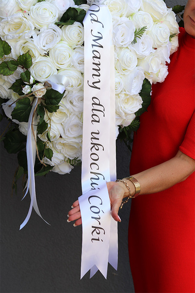 White Angel, wiązanka nagrobna serce z białych róż z dedykacją