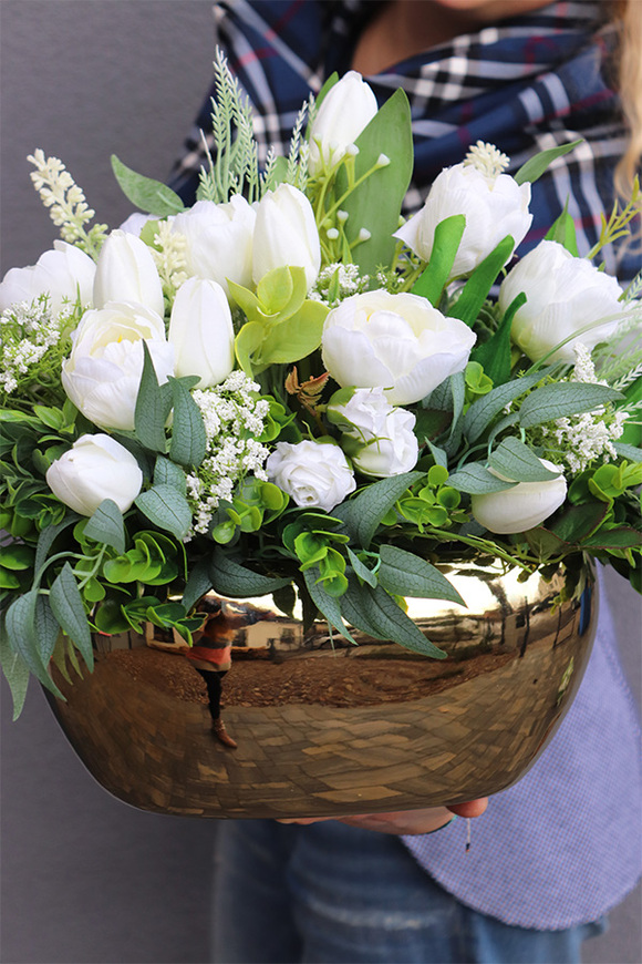 Tulippo, kompozycja wiosenna w złotym naczyniu, wym.34x60cm 