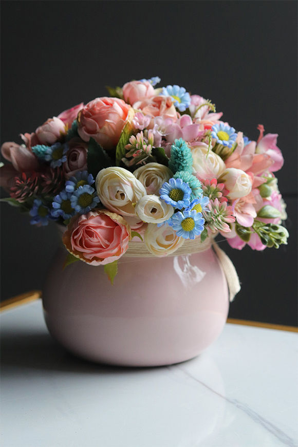 Majeczka Pink, kompozycja kwiatowa w naczyniu