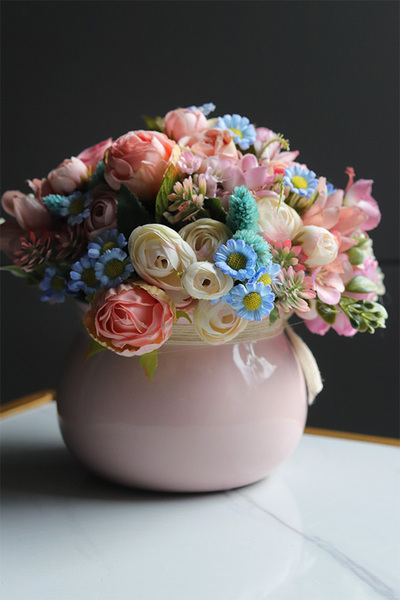 Majeczka Pink, kompozycja kwiatowa w naczyniu