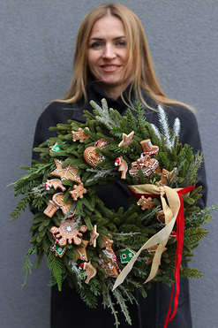 OD RĘKI Smakołyki, świąteczny wianek na drzwi z piernikami, śr.42cm 