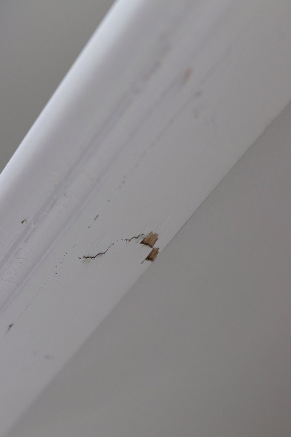 Bristol White, biblioteczka kredens