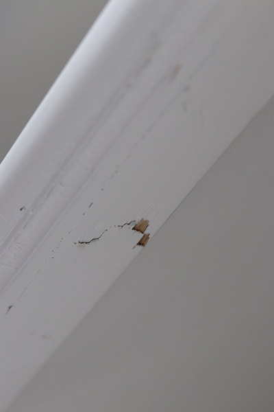 Bristol White, biblioteczka kredens