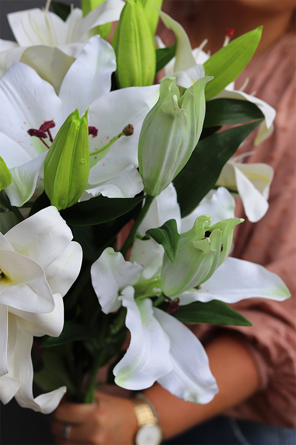 Liliowe Love, bukiet białych lilii z pąkami