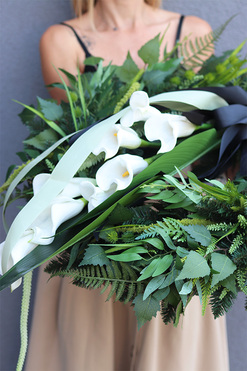 Kalla Elegance 2, wieniec nagrobny z kaliami, śr.60cm