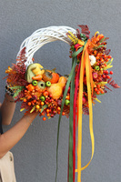 Selina, asymetryczny jesienny wianek