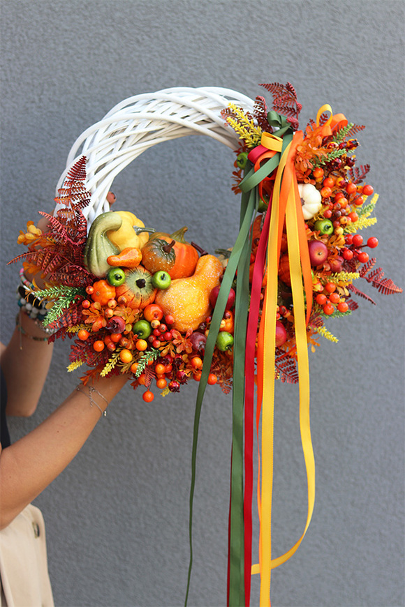 Selina, asymetryczny jesienny wianek