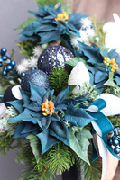 Dark Blue Winter, świąteczny bukiet nagrobny we wkładzie