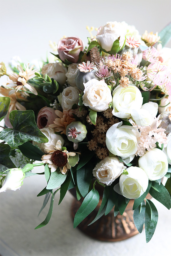 Piortcovia, kompozycja kwiatowa w pucharze