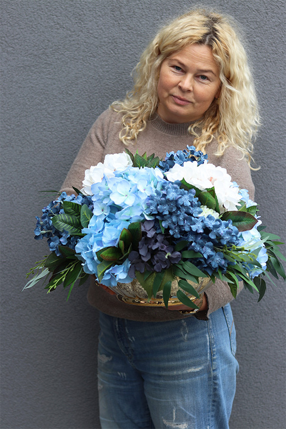Blue & Gold, kompozycja kwiatowa z hortensji