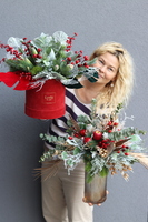 Winter Mood, świąteczny stroik kompozycja w złotym wazonie