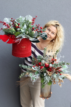 Winter Mood, świąteczny stroik kompozycja w złotym wazonie, wys.55cm 