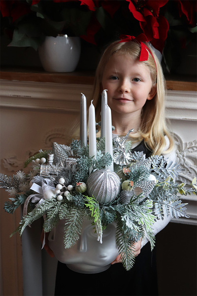 Frozen Xmas Faces, adwentowy stroik w srebrnym naczyniu