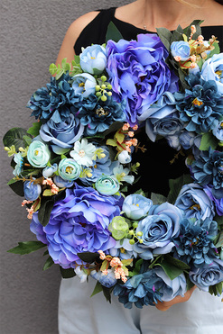 Caryca Blue Sky, bogaty wianek na drzwi, śr.40cm