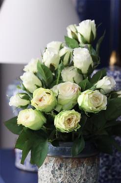 Premium Rosarita, kompozycja kwiatowa z różami, wys.42cm 