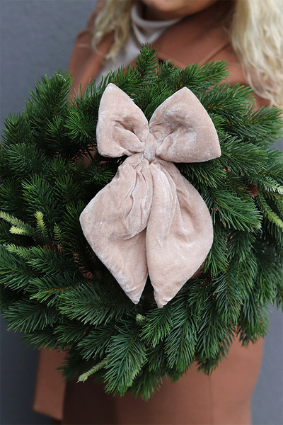 Beige Kokarda, bożonarodzeniowy wianek na drzwi