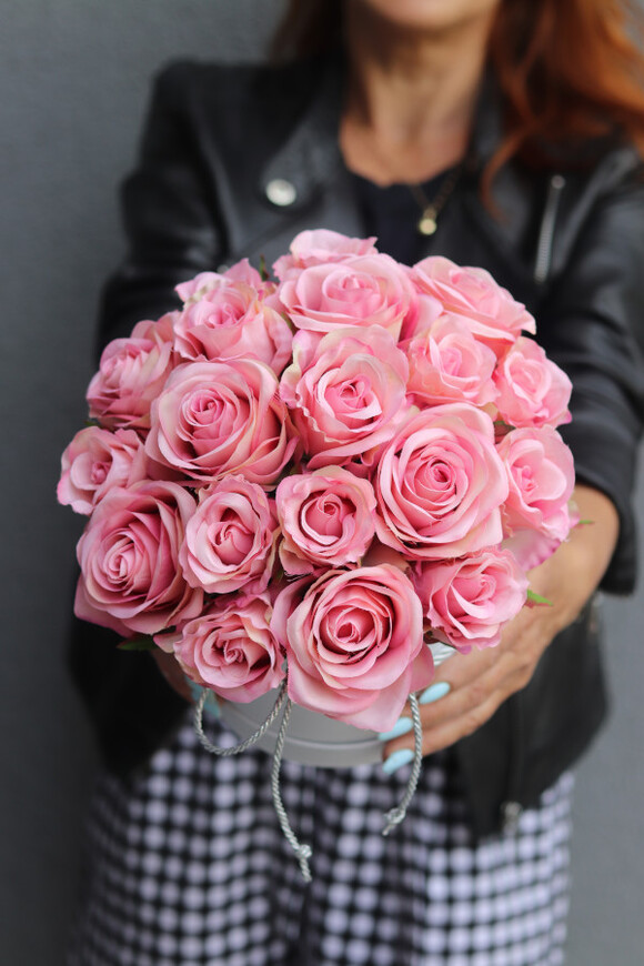 Rosaisa 2, biały flowerbox z różami