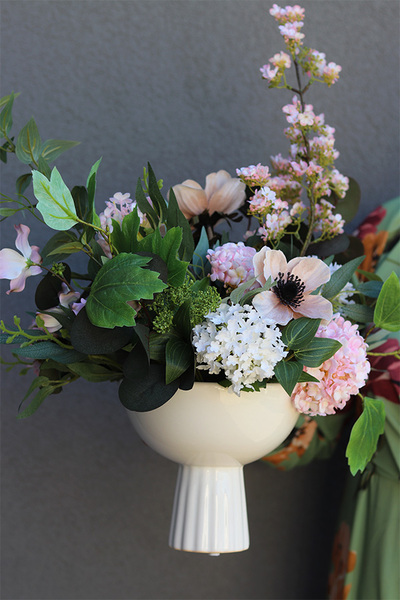 Beigea Leori, wiosenna kompozycja w pucharze