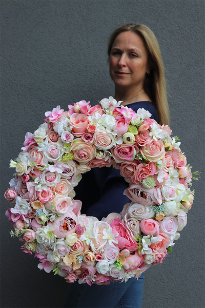 Bellatia Feranito, subtelny pastelowy wianek na drzwi, śr.50cm 