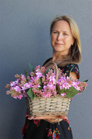 Poetica, kosz z różowymi bzami