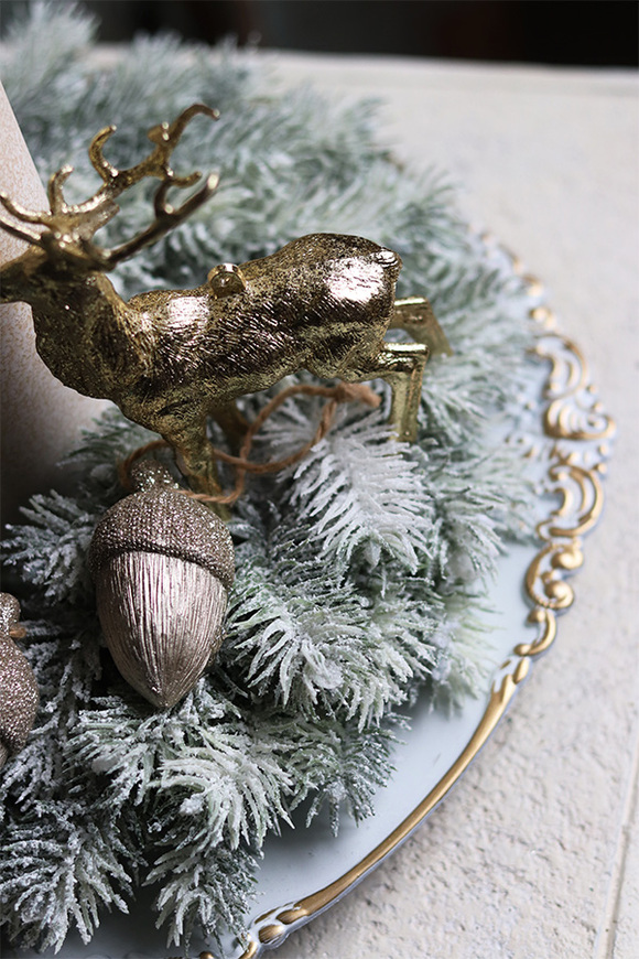 elegancki świąteczny stroik, Srebrzysta Kraina, na eleganckim talerzu, śr. 35cm