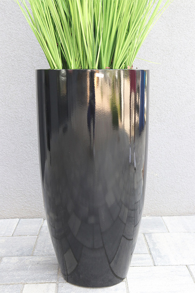 Fiberglass Black, trawa w czarnej donicy fiberglass