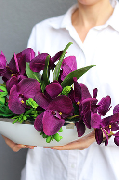 Dekoria Laos Oberżyna, sztuczny storczyk w łódce, wym.25x48cm