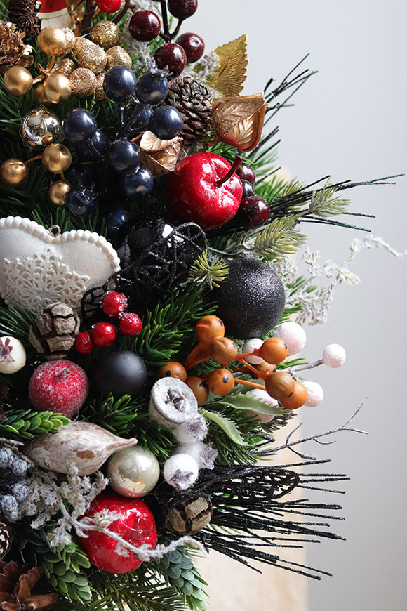 Winteriada, zimowy wianek na drzwi z owocami