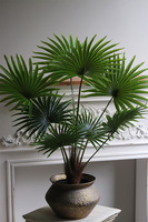 Palma Livistona Eduardo, sztuczna roślina w doniczce