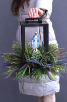 Angelo Heather Wood, kompozycja nagrobna w lampionie