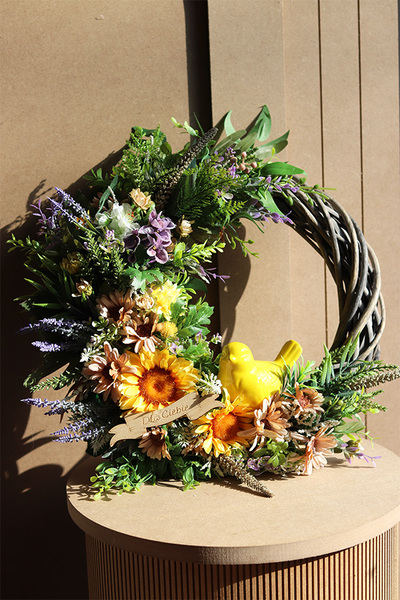 Wiosna dla Ciebie, asymetryczny wianek na drzwi z ptaszkiem