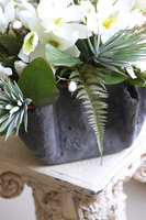 White Magnolie Volcan, nowoczesna kompozycja nagrobna w misie