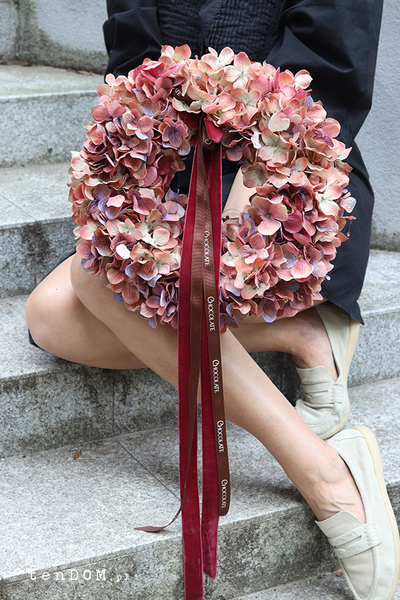 Hortensje Plum, wianek na drzwi z hortensji