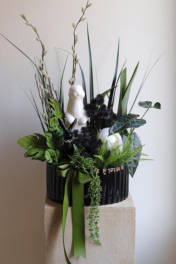 Bunny Black Easter, stroik wielkanocny z zajączkami