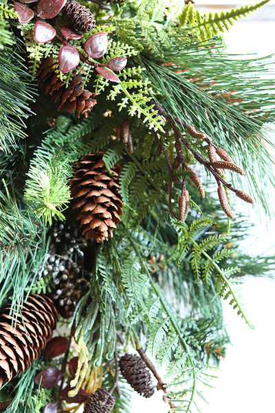 Kolęda, zimowy wianek iglasty z szyszkami