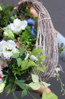 Klerona, kompozycja nagrobna w koszu