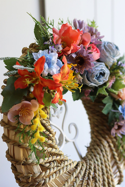 Katerite, asymetryczny wianek dekoracyjny