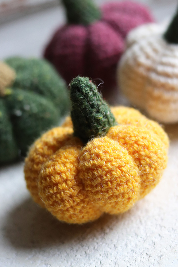 Handmade Pumpkin, dekoracyjna dynia, kolor pomarańczowy, 1 szt., wym.10x10cm