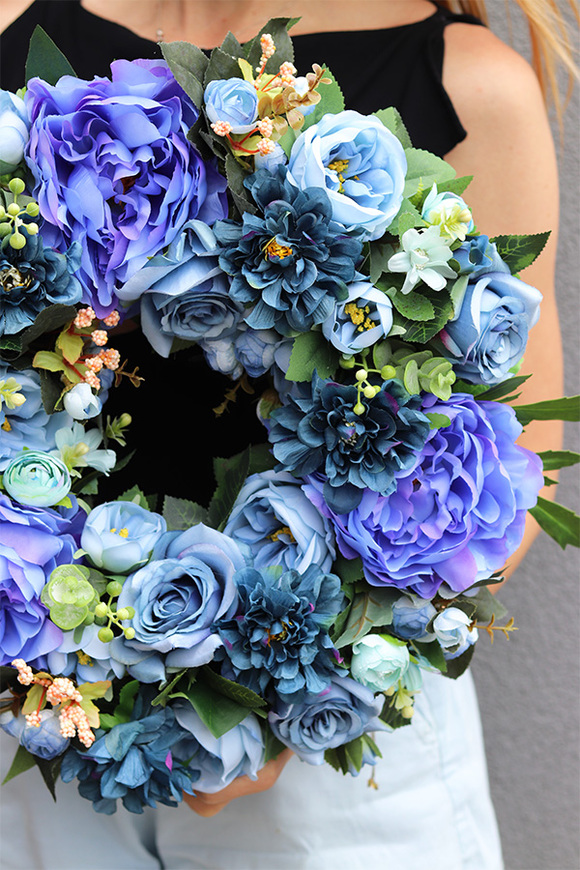 Caryca Blue Sky, bogaty wianek na drzwi